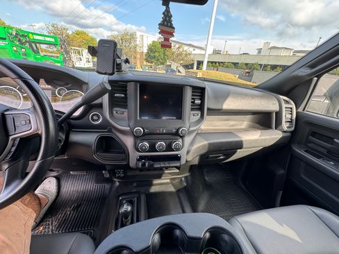 Used 2024 RAM 2500 Tradesman w/ Chrome Appearance Group image 13