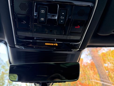 Used 2023 Land Rover Range Rover SE image 25