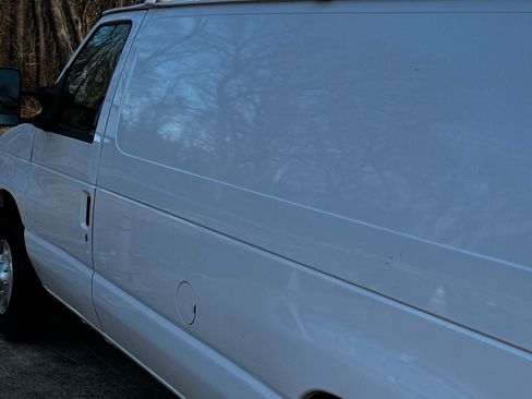 Used 2014 Ford E-250 and Econoline 250 image 5