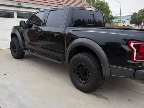 Used 2019 Ford F150 Raptor w/ Equipment Group 802A Luxury AWD/4WD image 6