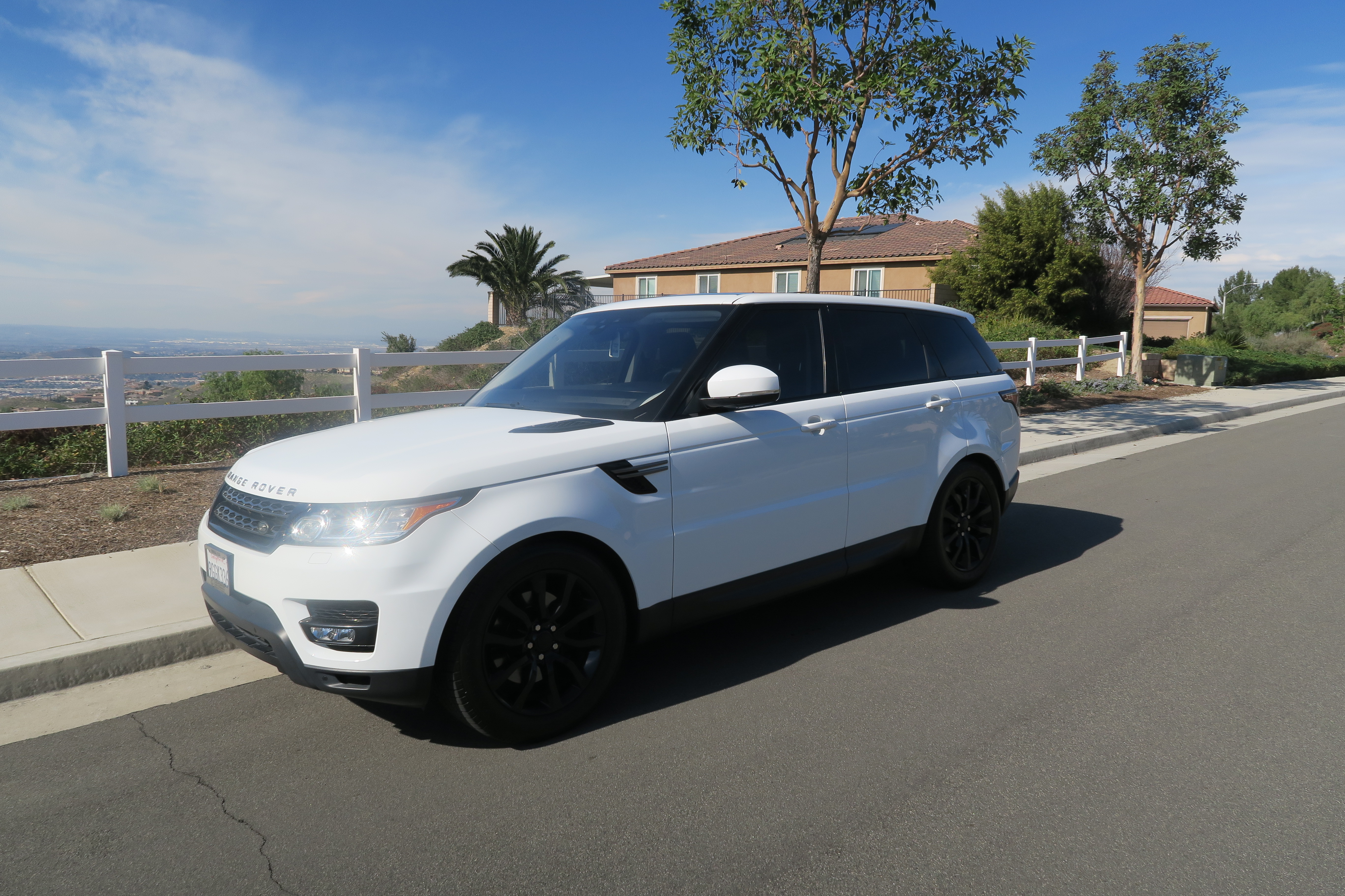 Used 2017 Land Rover Range Rover Sport SE AWD/4WD image 6