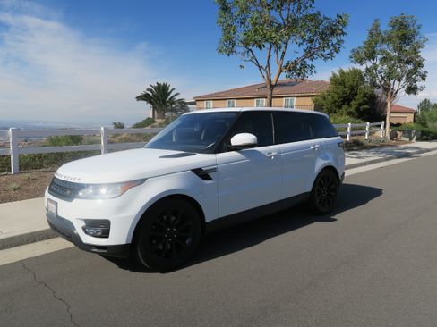 Used 2017 Land Rover Range Rover Sport SE AWD/4WD image 6