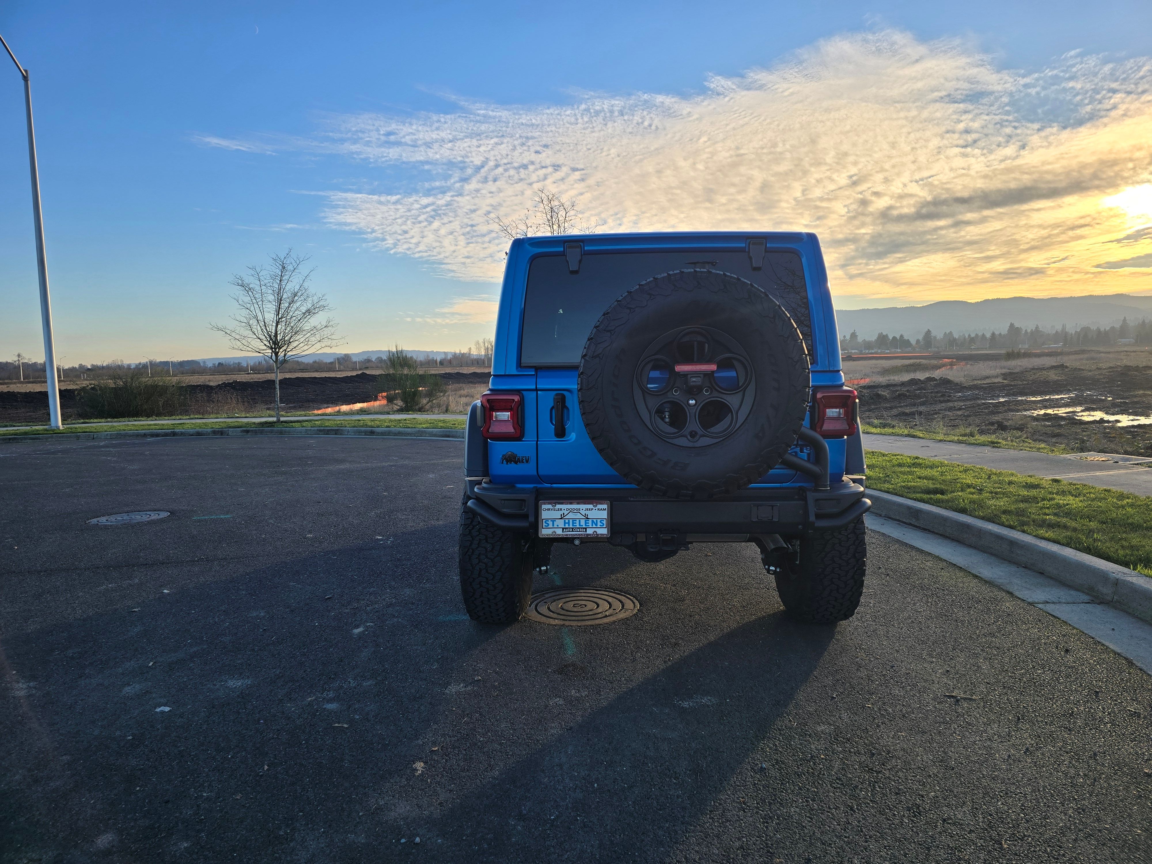 Used 2023 Jeep Wrangler Unlimited Rubicon 4xe AWD/4WD image 11