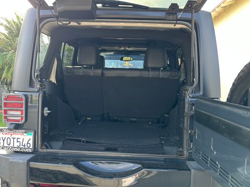 Used 2018 Jeep Wrangler Unlimited Sport image 22