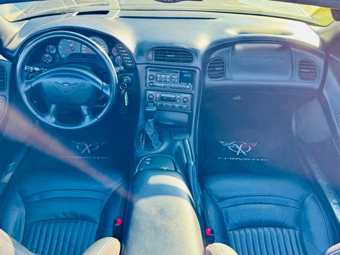 Used 2001 Chevrolet Corvette Convertible w/ Preferred Equipment Group2 image 6