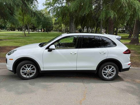 Used 2016 Porsche Cayenne AWD/4WD image 1