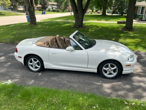 Used 2000 MAZDA MX-5 Miata RWD image 8