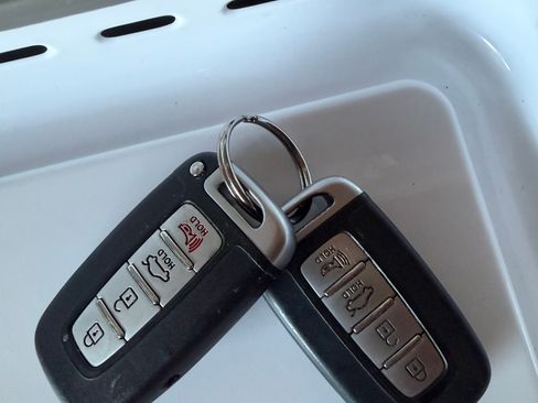 Used 2014 Hyundai Genesis 3.8 image 28