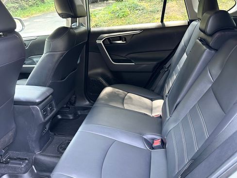 Used 2022 Toyota RAV4 XLE Premium AWD/4WD image 15