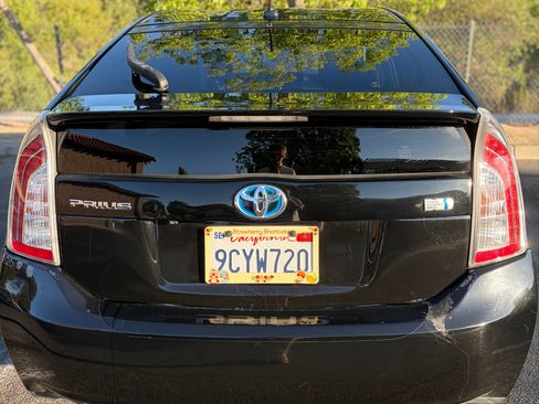 Used 2013 Toyota Prius Five FWD image 6