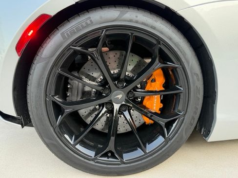 Used 2025 McLaren Artura Spider RWD image 29