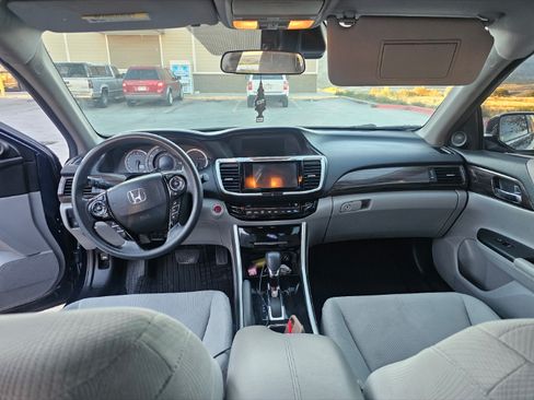 Used 2017 Honda Accord EX image 8
