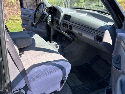 Used 1995 Ford F150 2WD Regular Cab image 1