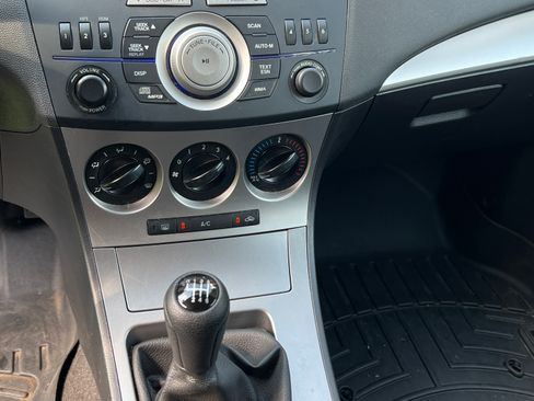 Used 2010 MAZDA MAZDA3 s Sport FWD image 9