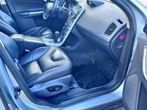 Used 2010 Volvo XC60 T6 image 12