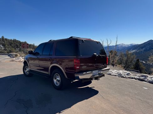 Used 1998 Ford Expedition Sport Utility 4D image 2