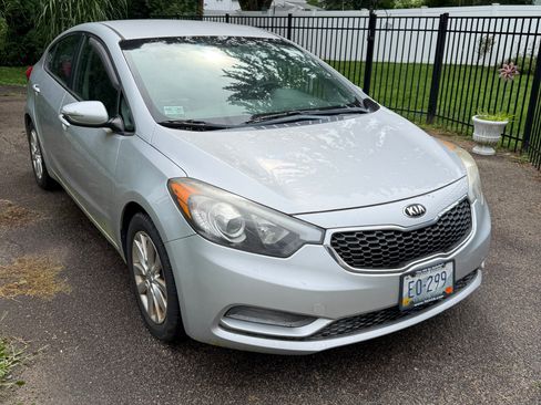 Used 2015 Kia Forte LX w/ Popular Package FWD image 2