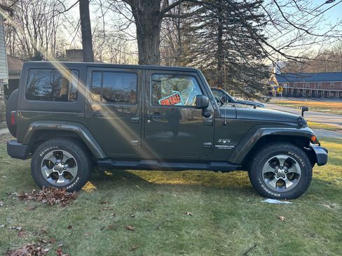 Used 2016 Jeep Wrangler Unlimited Sahara w/ Dual Top Group image 12