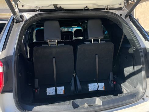 Used 2017 Ford Explorer XLT w/ Equipment Group 202A image 12