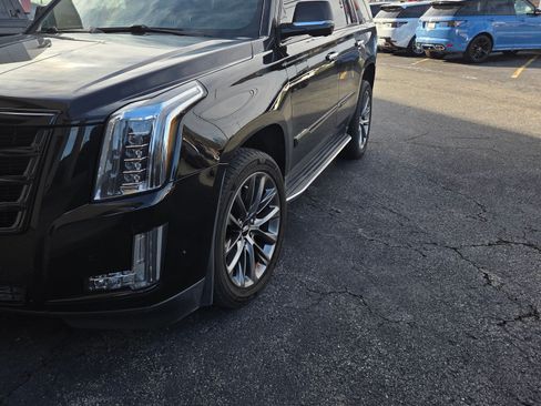 Used 2020 Cadillac Escalade Luxury w/ Escalade Sport Edition image 10