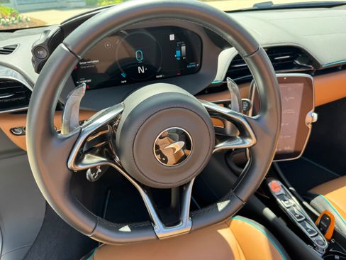 Used 2025 McLaren Artura Spider RWD image 18