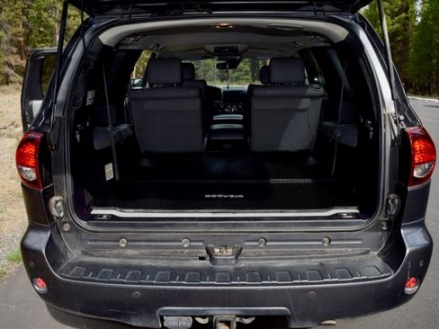 Used 2018 Toyota Sequoia Platinum image 15