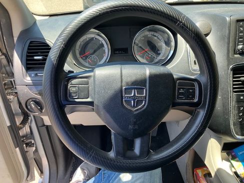 Used 2012 Dodge Grand Caravan SXT FWD image 4