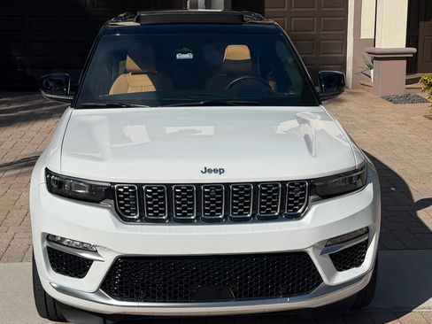 Used 2024 Jeep Grand Cherokee Summit image 2