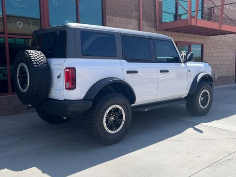 Used 2024 Ford Bronco Black Diamond w/ Sasquatch Package AWD/4WD image 4