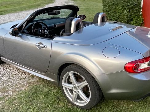 Used 2010 MAZDA MX-5 Miata Grand Touring w/ Premium Pkg RWD image 8