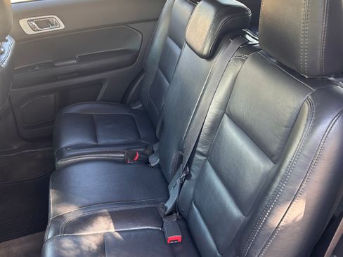 Used 2015 Ford Explorer XLT w/ Equipment Group 202A AWD/4WD image 10