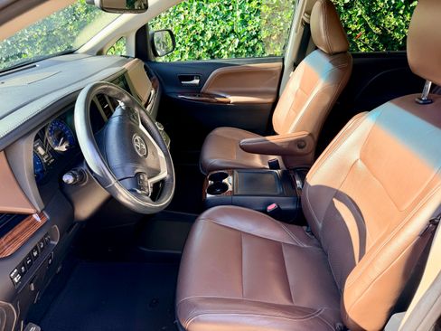 Used 2016 Toyota Sienna Limited Premium FWD image 18