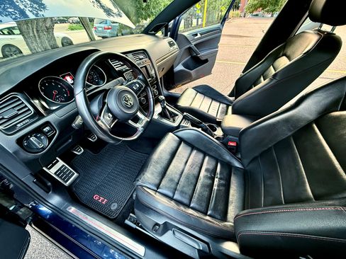 Used 2015 Volkswagen GTI SE FWD image 9