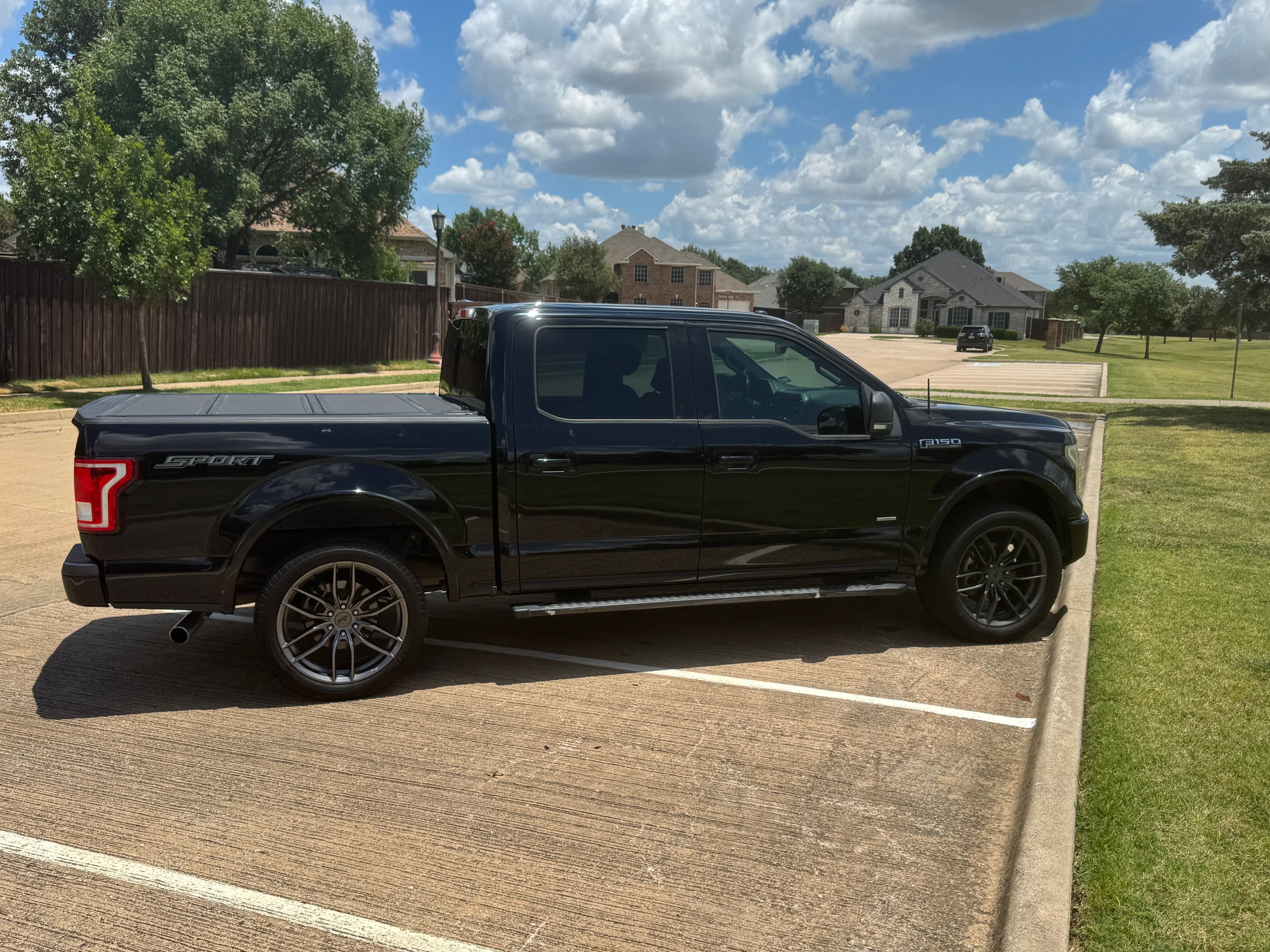 Used 2017 Ford F150 XLT w/ Equipment Group 302A Luxury RWD image 9