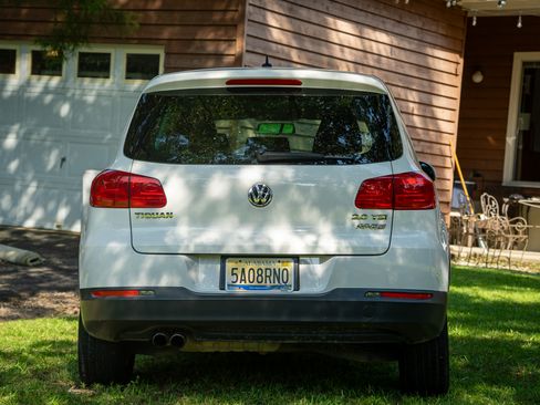 Used 2013 Volkswagen Tiguan S FWD image 4