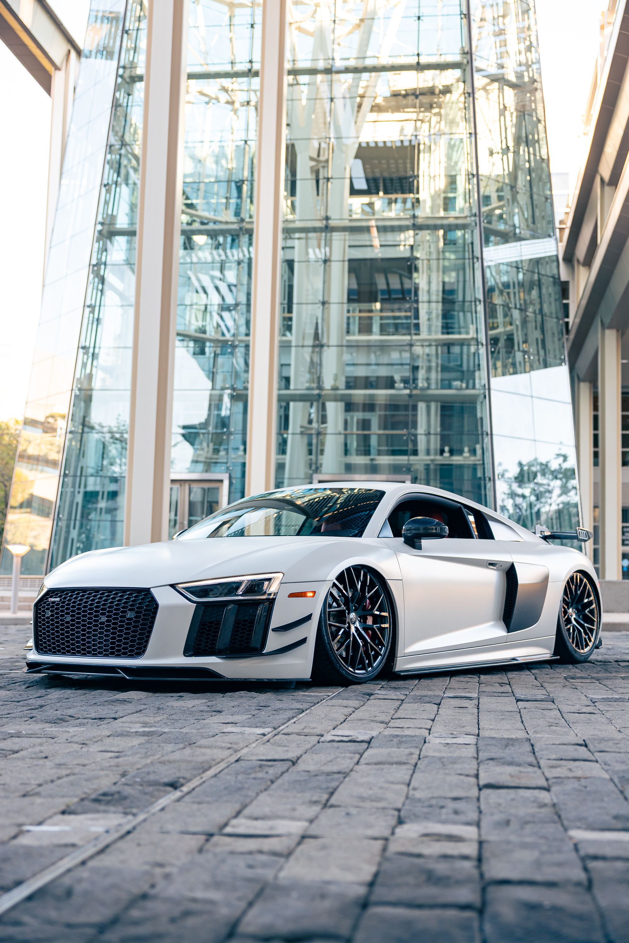 Used 2018 Audi R8 V10 w/ Premium Package RWD image 28
