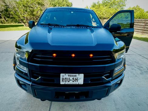 Used 2017 Ford F150 XLT w/ Equipment Group 302A Luxury image 4