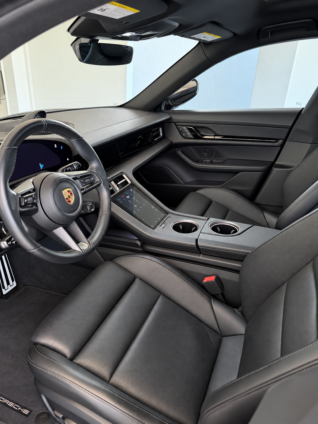 Used 2022 Porsche Taycan RWD image 12