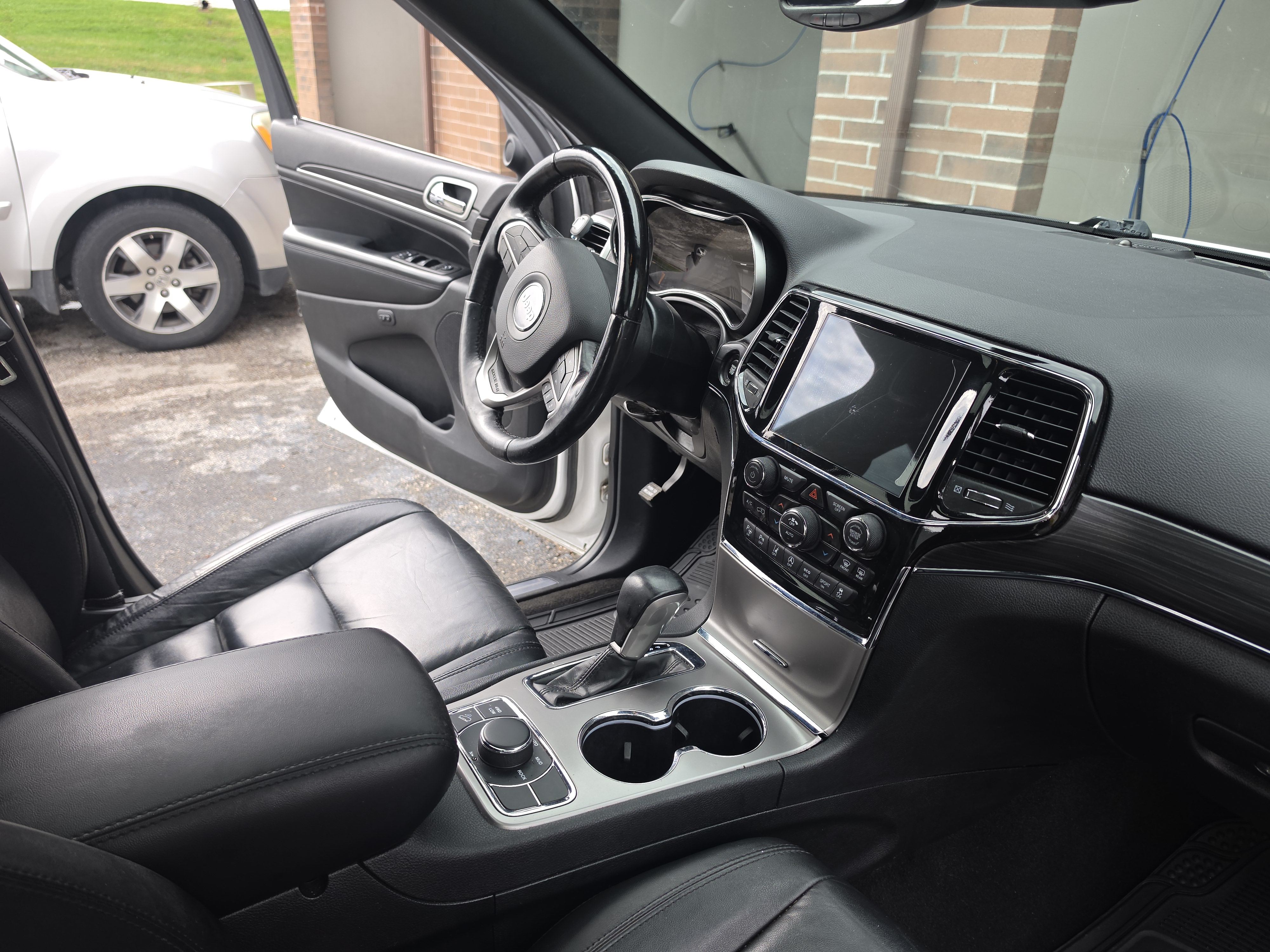 Used 2022 Jeep Grand Cherokee Limited w/ Trailer Tow Group IV AWD/4WD image 9