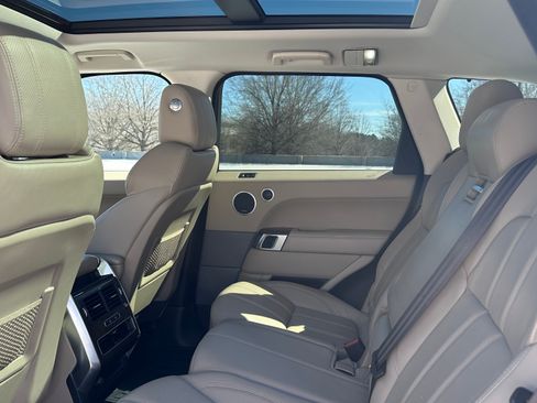 Used 2017 Land Rover Range Rover Sport HSE image 15