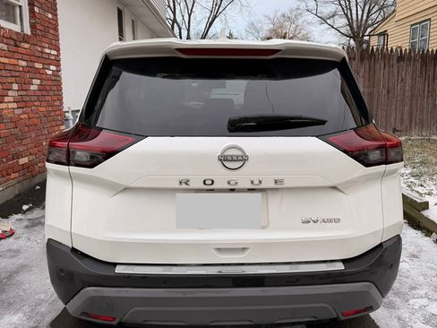 Used 2023 Nissan Rogue SV image 9