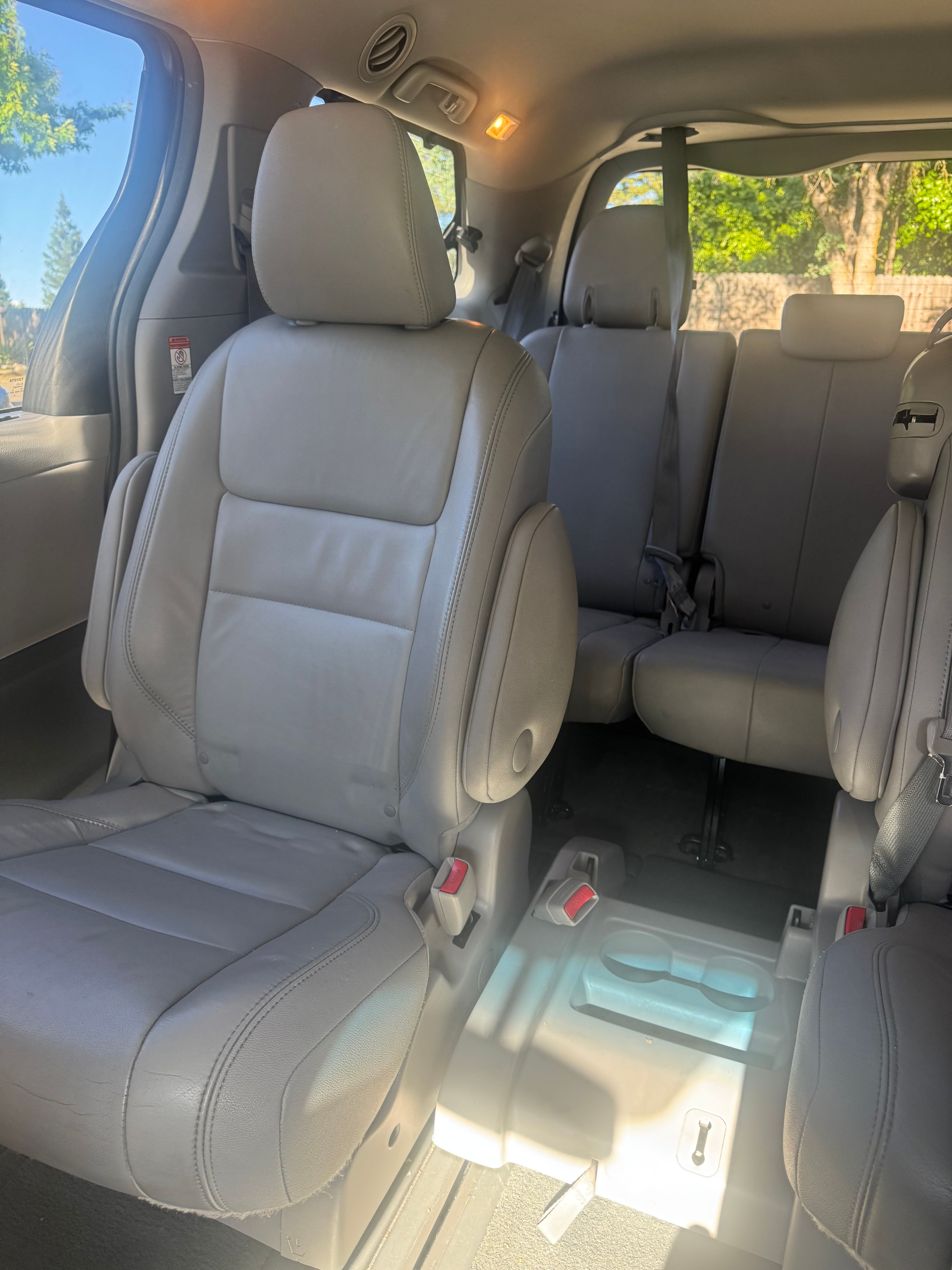 Used 2015 Toyota Sienna XLE w/ XLE Navigation Package FWD image 13