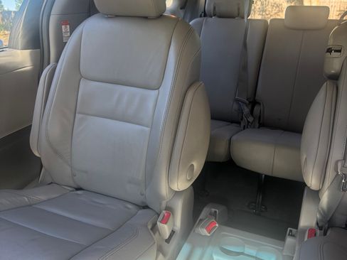 Used 2015 Toyota Sienna XLE w/ XLE Navigation Package image 13