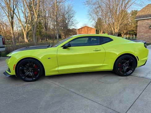 Used 2021 Chevrolet Camaro SS image 5