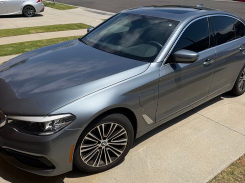 Used 2018 BMW 530e RWD image 1