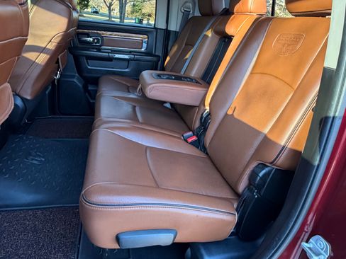 Used 2018 RAM 2500 Longhorn image 15