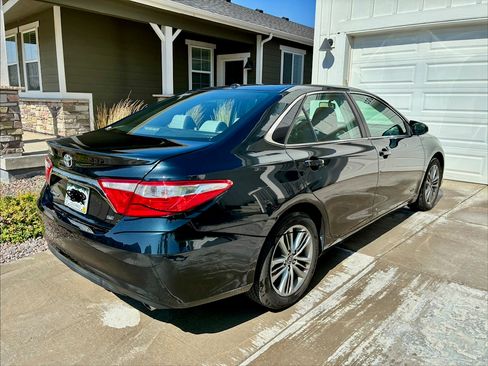 Used 2015 Toyota Camry SE w/ Moonroof Package FWD image 10