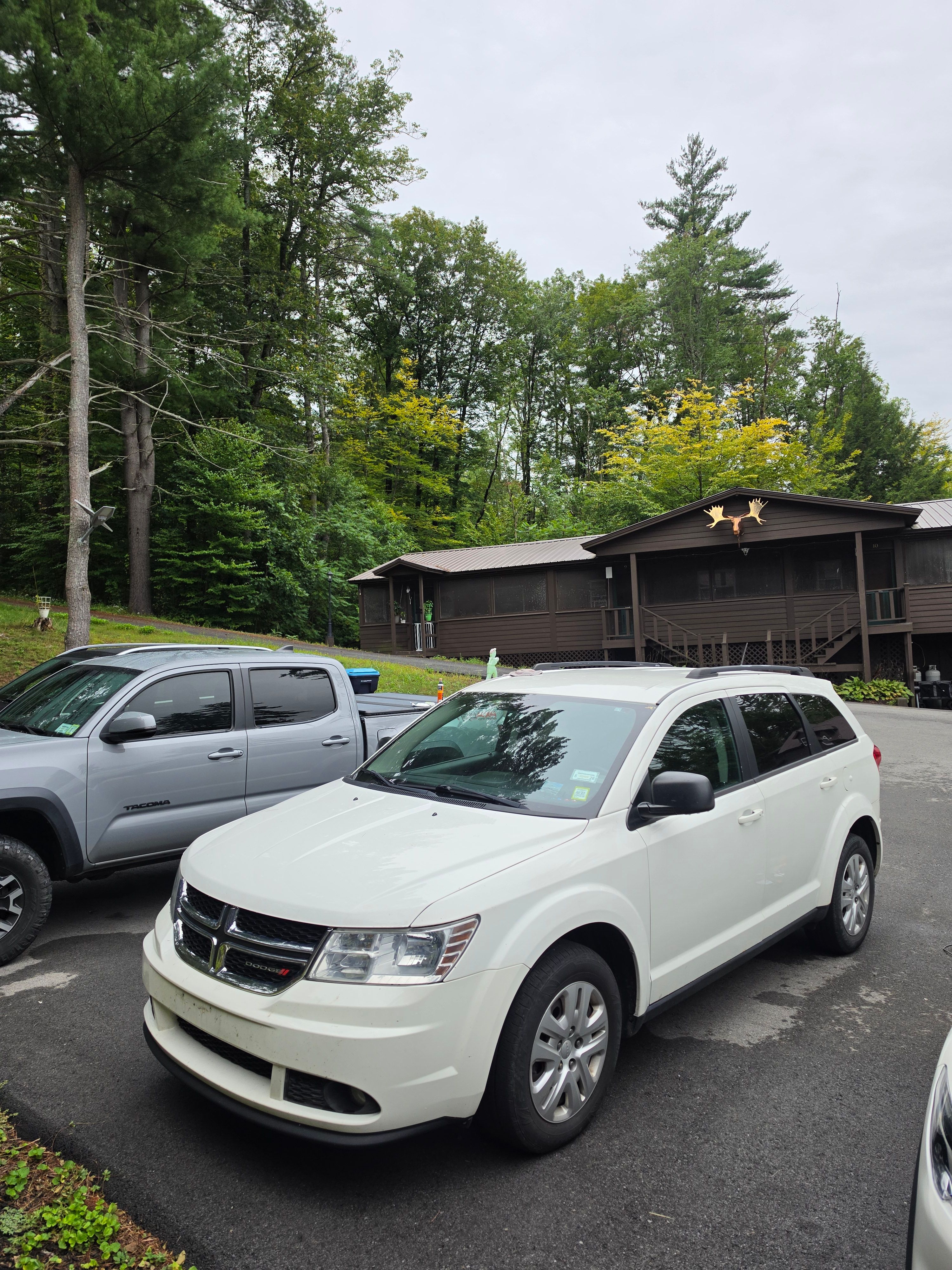 Used 2017 Dodge Journey SE w/ Popular Equipment Group AWD/4WD image 2