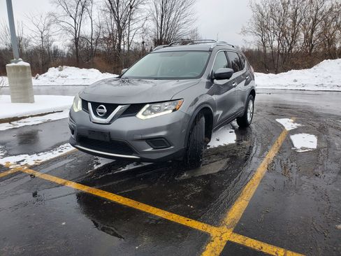 Used 2016 Nissan Rogue SV w/ SV Premium Package image 2