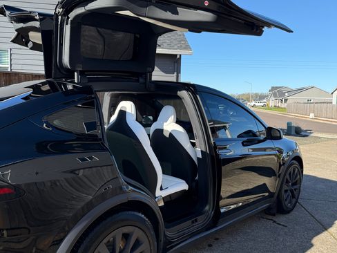 Used 2022 Tesla Model X Plaid image 5